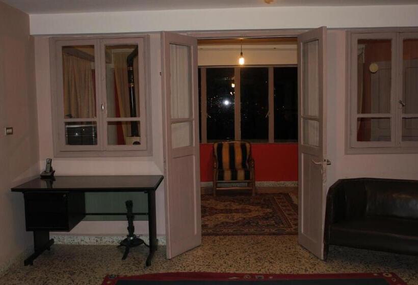 آپارتمان 3 خوابه, Bauhaus Motel