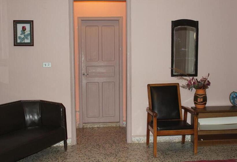 آپارتمان 3 خوابه, Bauhaus Motel