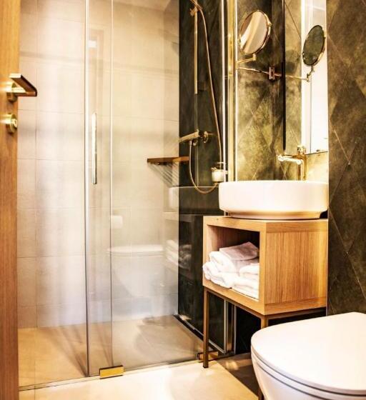 غرفة قياسية ثلاثية, Villa Gran