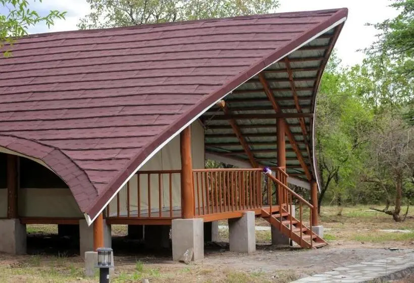 اتاق استاندارد سه نفره, Mara Empiris Safari Camp
