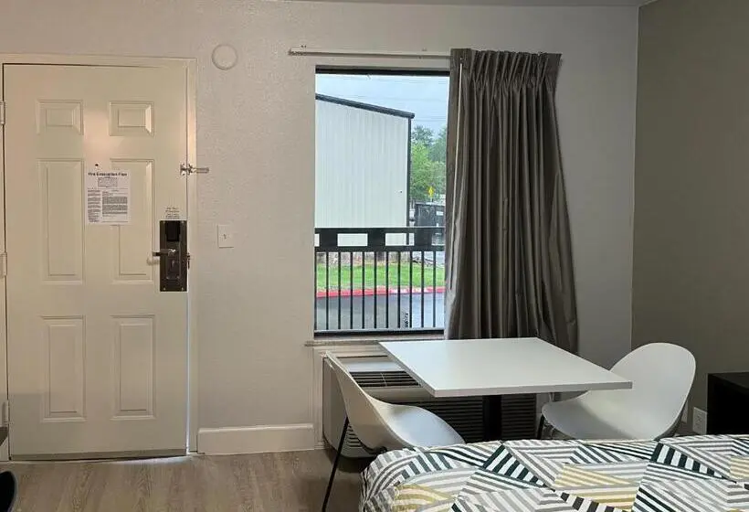 身障者適用キングサイズベッドルーム, Studio 6 Conroe, Tx