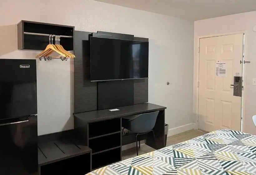 身障者適用キングサイズベッドルーム, Studio 6 Conroe, Tx