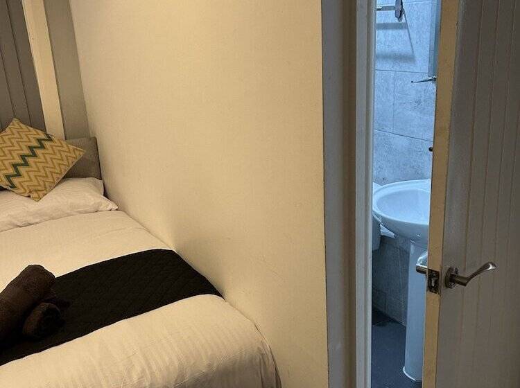 Номер Стандарт, Quirky Oasis Anfield