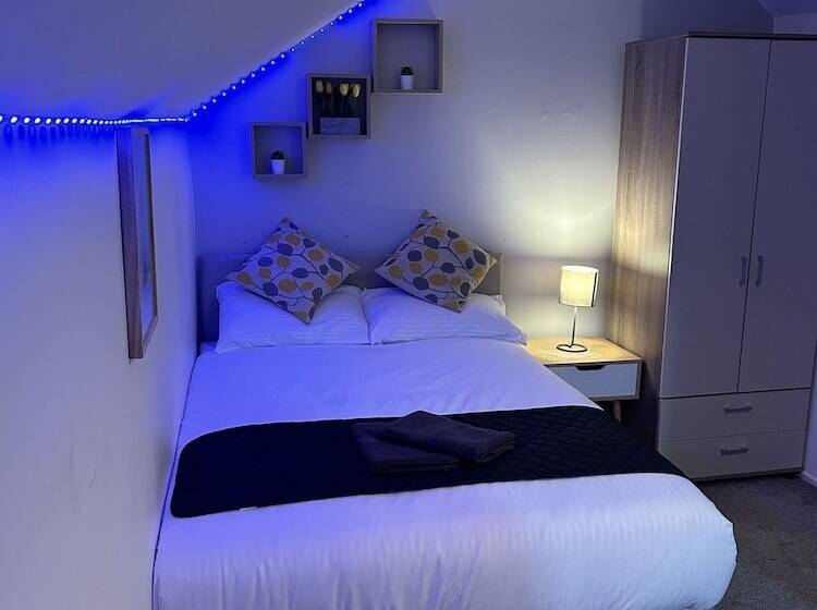 Номер Стандарт, Quirky Oasis Anfield