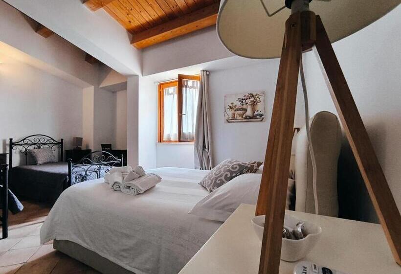 اتاق استاندارد چهار تخته, Avola Opera House