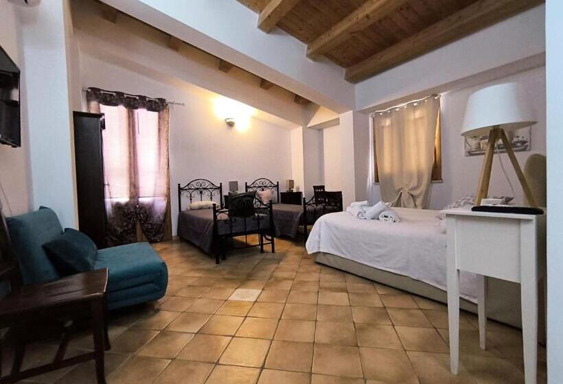 اتاق استاندارد چهار تخته, Avola Opera House