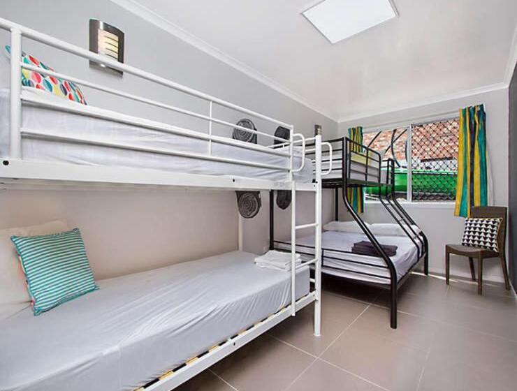Łóżko we Wspólnym Pokoju, Gladstone Backpackers