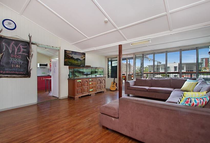 Łóżko we Wspólnym Pokoju, Gladstone Backpackers