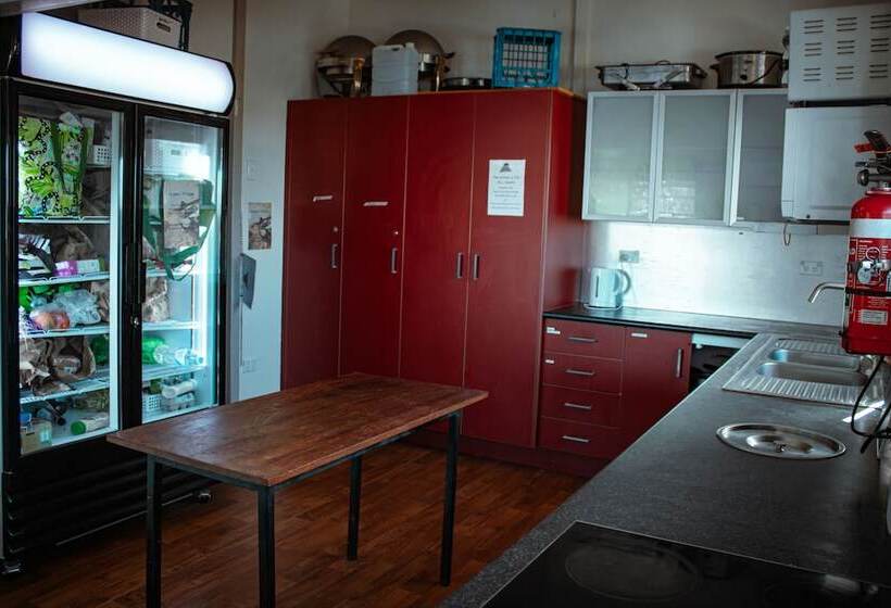 Łóżko we Wspólnym Pokoju, Gladstone Backpackers