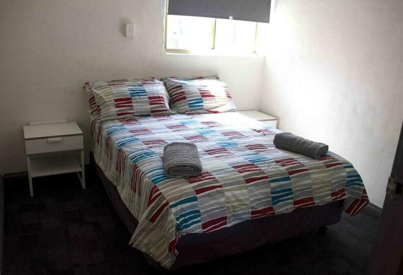 اتاق اکونومی, Shiralee Hostel Note Valid Passport Required To Check In