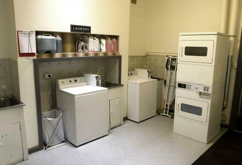 اتاق اکونومی, Shiralee Hostel Note Valid Passport Required To Check In