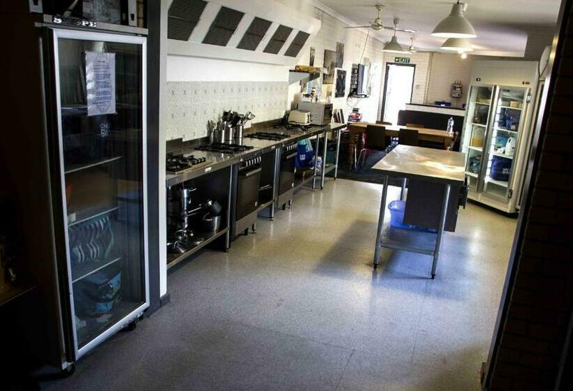 اتاق اکونومی, Shiralee Hostel Note Valid Passport Required To Check In