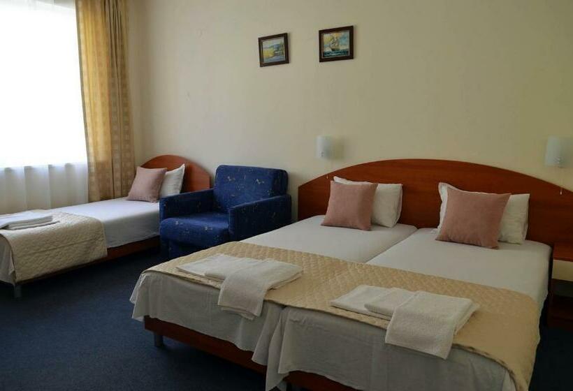 Номер Стандарт Трехместный, Family Hotel Diana