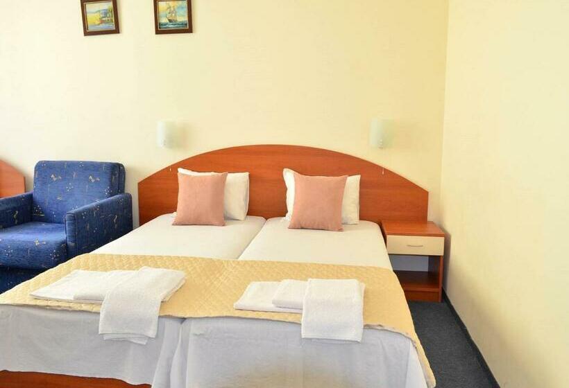 标准三人间, Family Hotel Diana