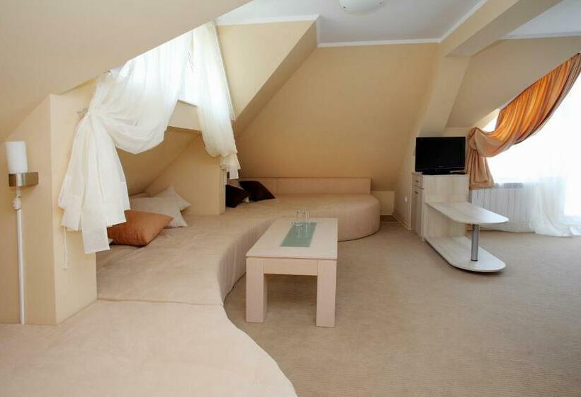 סוויטה, Family Hotel Diana