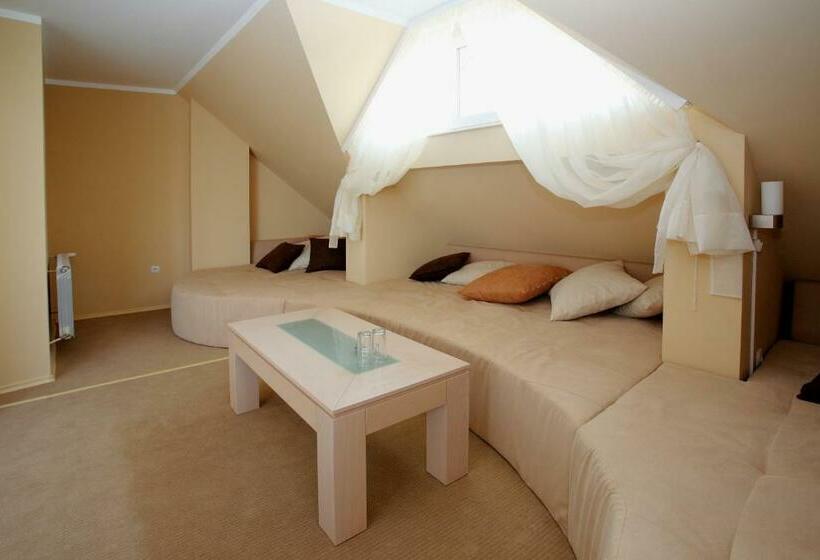 סוויטה, Family Hotel Diana