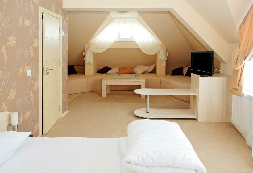 סוויטה, Family Hotel Diana