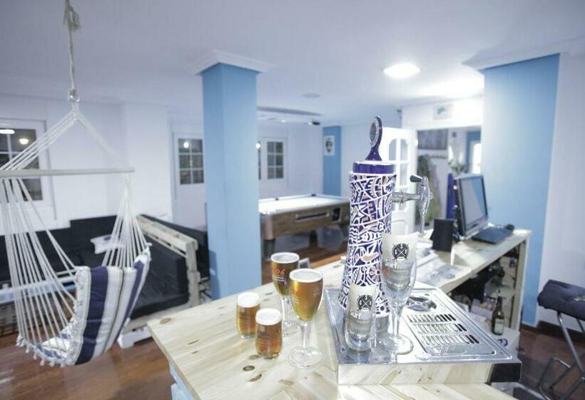 Кровать в Общей Комнате, Gijon Surf Hostel