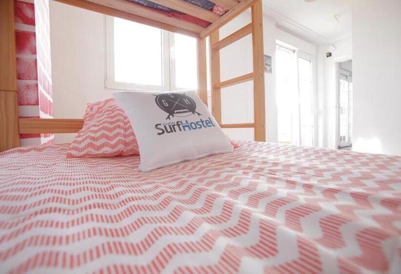 Кровать в Общей Комнате, Gijon Surf Hostel