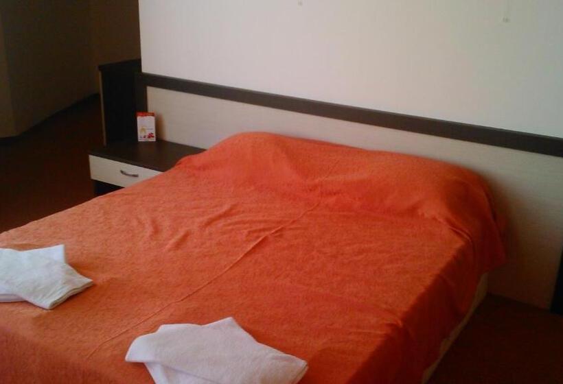 חדר סופריור לשלושה, Bellisimo