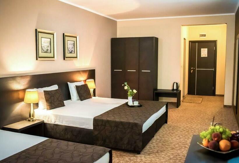 Camera Tripla Classica con Balcone, Central Plaza