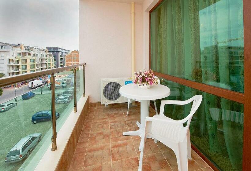 Quarto Triplo Estandar com Sacada, Central Plaza