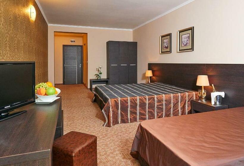 Camera Tripla Classica con Balcone, Central Plaza