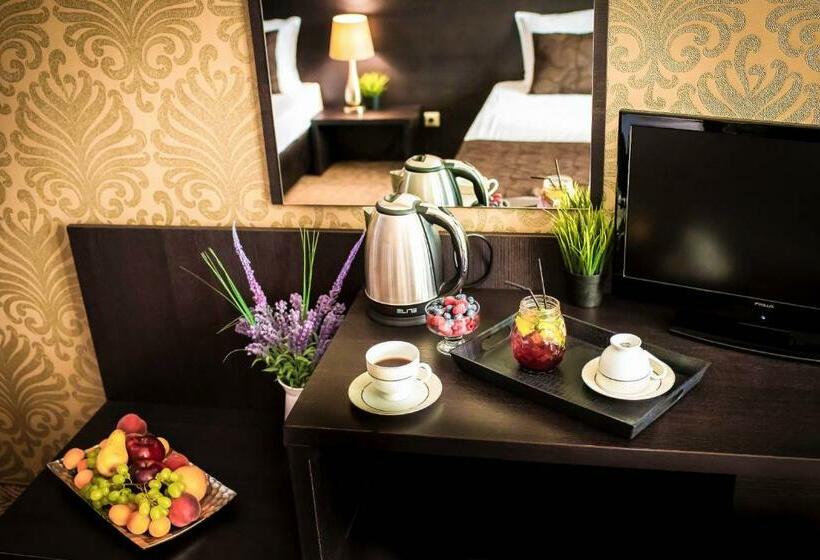 Camera Tripla Classica con Balcone, Central Plaza