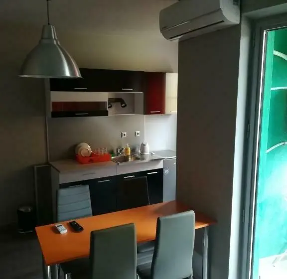 Suite com Varanda, Detelina Complex