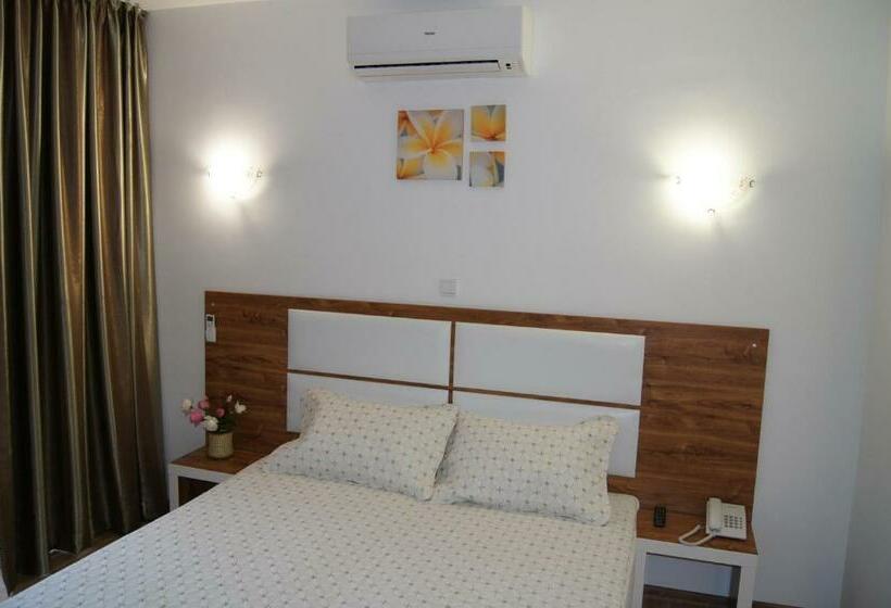 スタンダードルーム, Elizabeth Dy Boutique