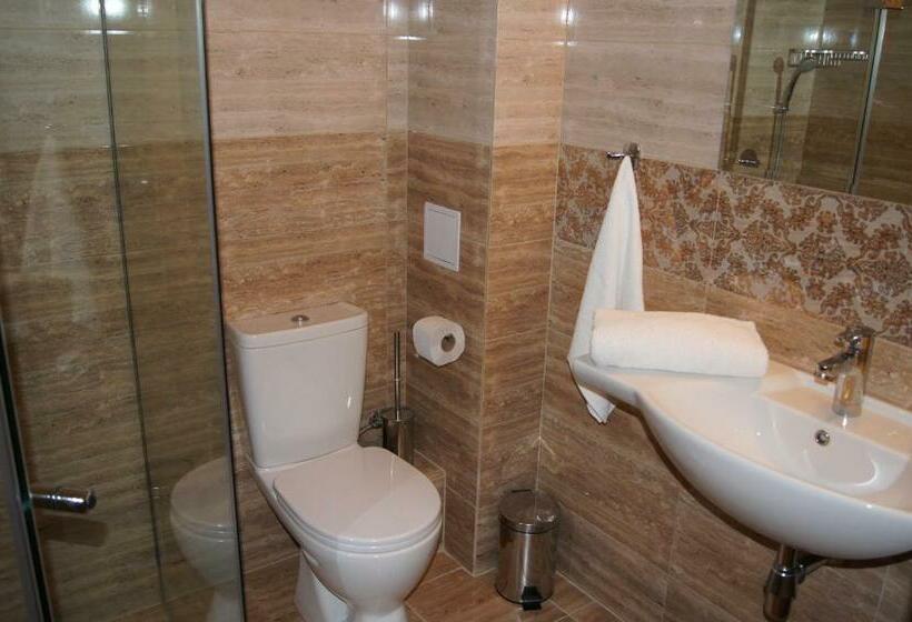 スタンダードルーム, Elizabeth Dy Boutique