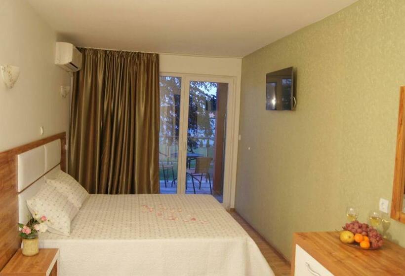 オーシャンビュースタンダードルームバルコニー付き, Elizabeth Dy Boutique