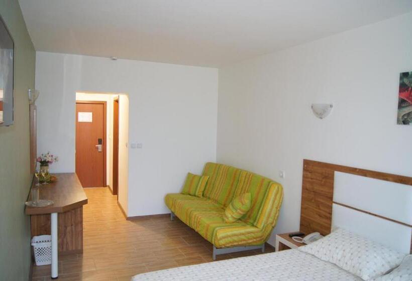 Triple Room Sea View, Elizabeth Dy Boutique