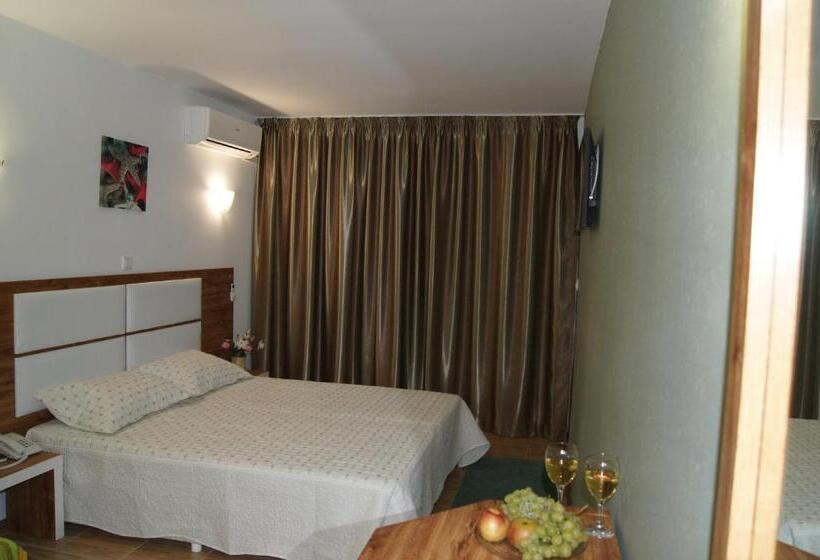 バルコニー付2ベッドルームアパートメント, Elizabeth Dy Boutique