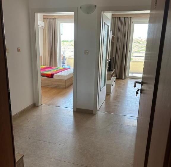 プールの見える1ベッドルームアパートメント, Elizabeth Dy Boutique