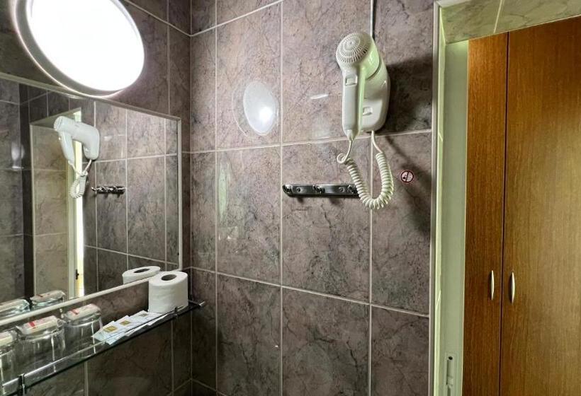 חדר דלוקס לשלושה, Gorna Banya