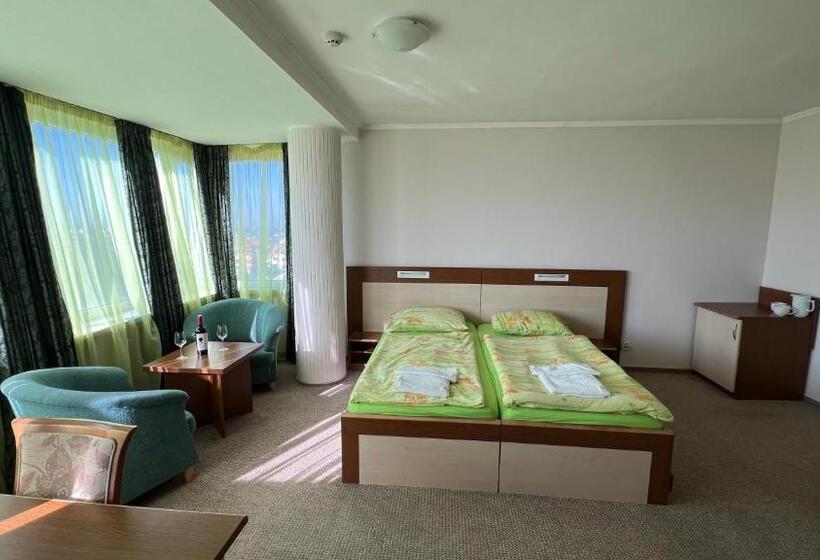 חדר דלוקס לשלושה, Gorna Banya