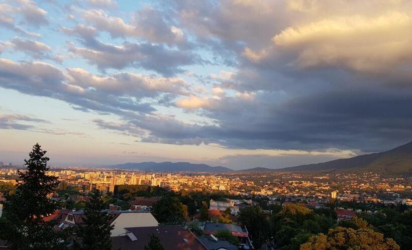 דירת חדר דלוקס, Gorna Banya