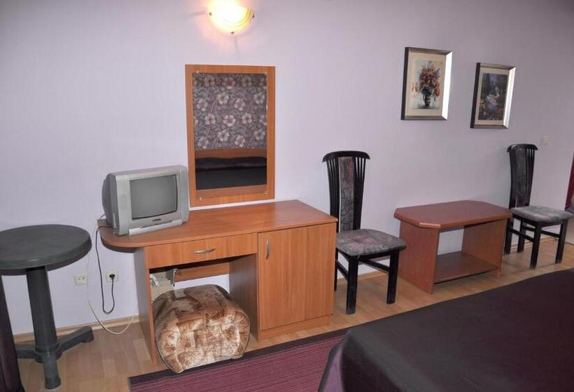 Трехместный Номер Стандарт с Балконом, Guest Rooms Sveti Nikola
