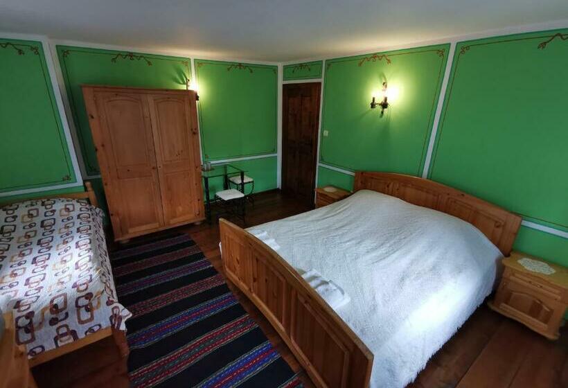 Трехместный Номер Стандарт Совместная Ванная, Hadji Neikovi Guest Houses
