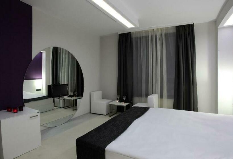 غرفة ديلوكس سرير كينج, Idol