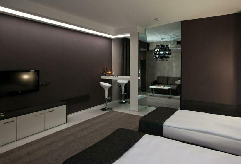 جناح جونيور, Idol