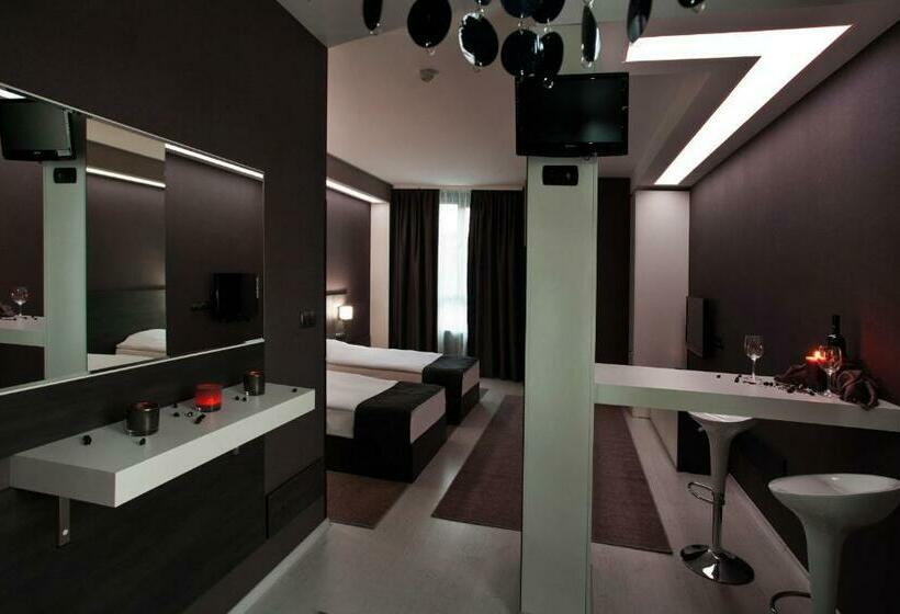 جناح جونيور, Idol