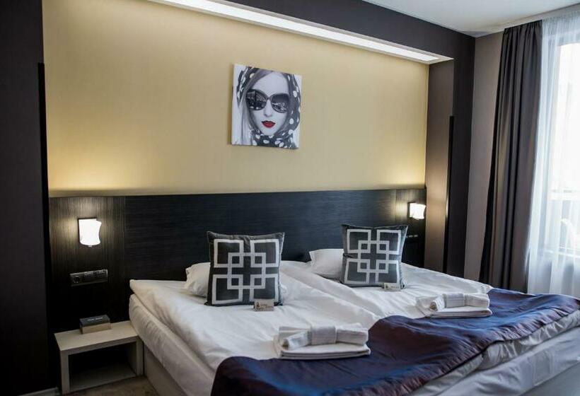 غرفة ديلوكس سرير كينج, Idol