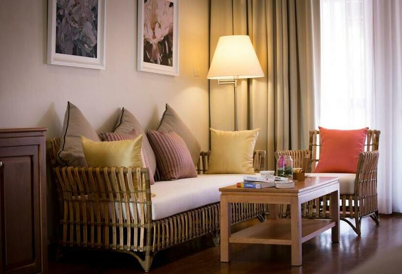 غرفة ديلوكس ثلاثية, Le Menarakhaolak