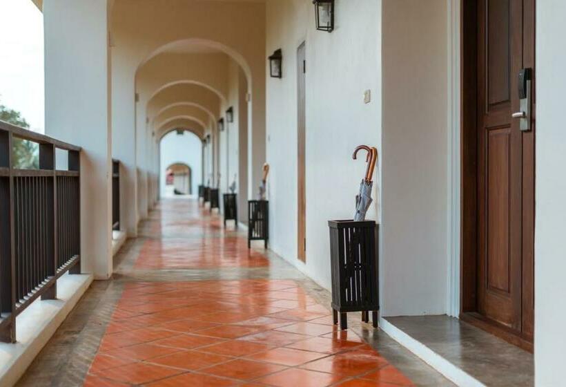 غرفة ديلوكس ثلاثية, Le Menarakhaolak