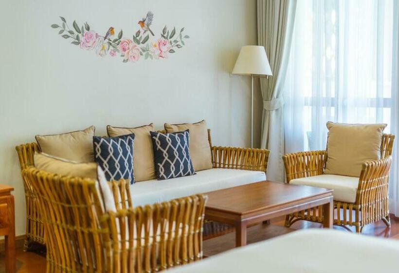 غرفة ديلوكس ثلاثية, Le Menarakhaolak