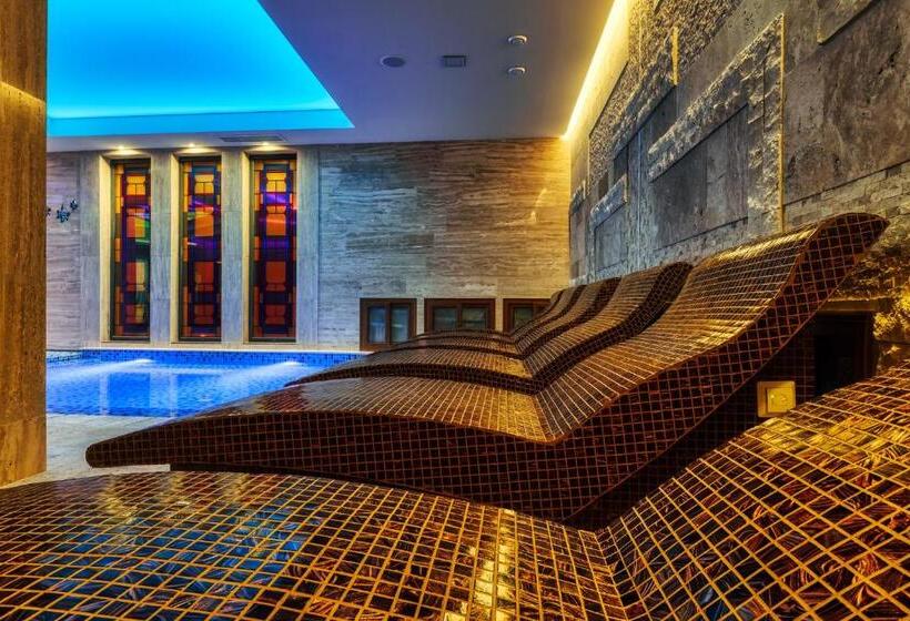 חדר סטנדרט לשלושה עם מרפסת, National Palace Wine & Spa