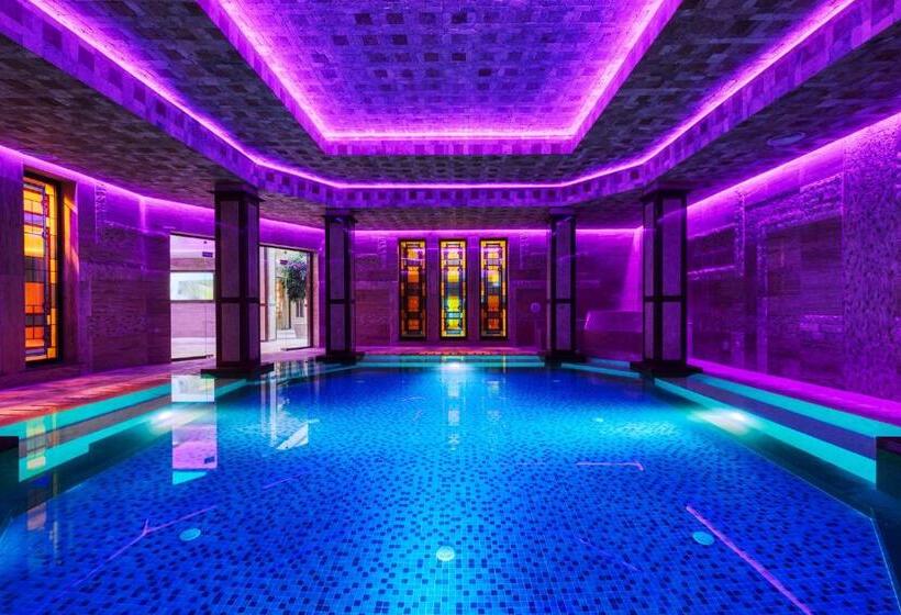 חדר סטנדרט לשלושה עם מרפסת, National Palace Wine & Spa