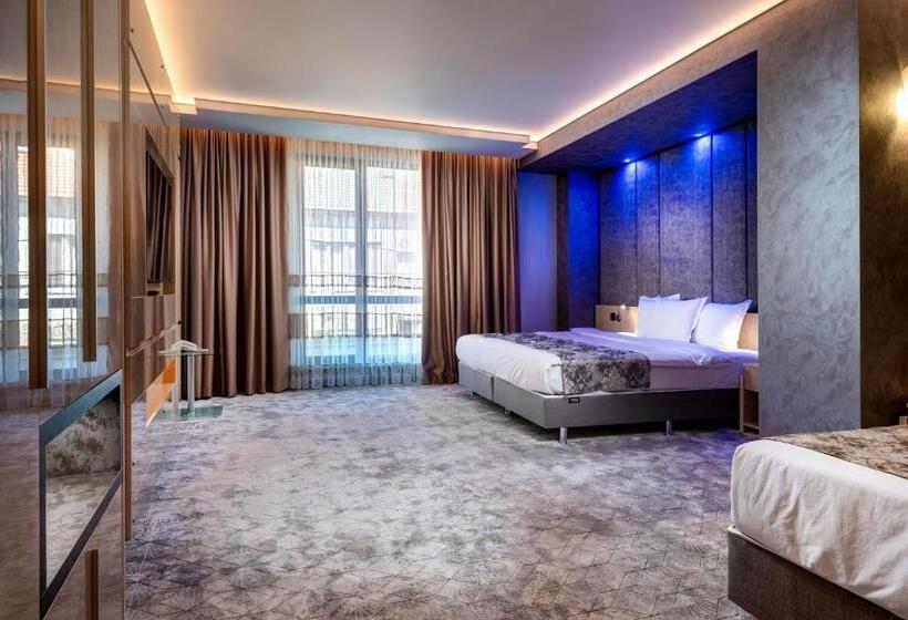 스탠다드 트리플 발코니 룸, National Palace Wine & Spa
